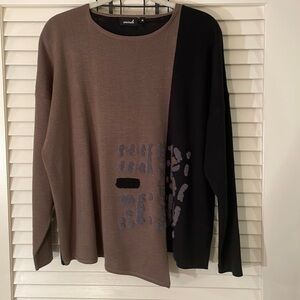 ANIMALE Two Tone with Embossed Abstract Designs Sweater Size Medium